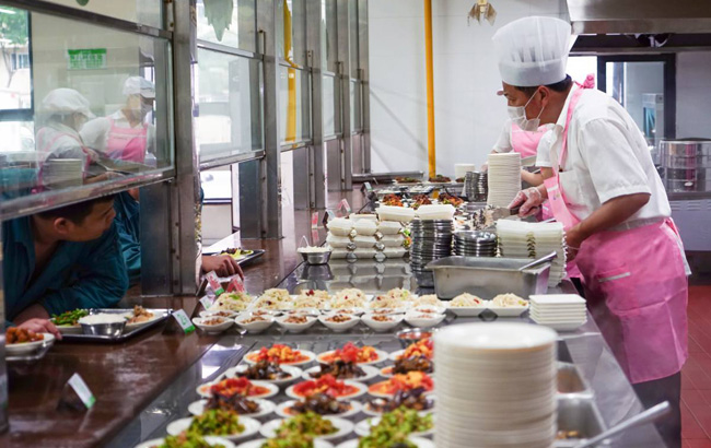 正規食堂承包：注重食品安全，吃上放心飯菜